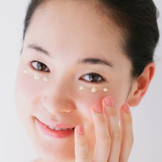 Schiarisce occhiaie e segni di stanchezza